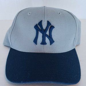 Vintage New York YANKEES Gray and Blue Hat